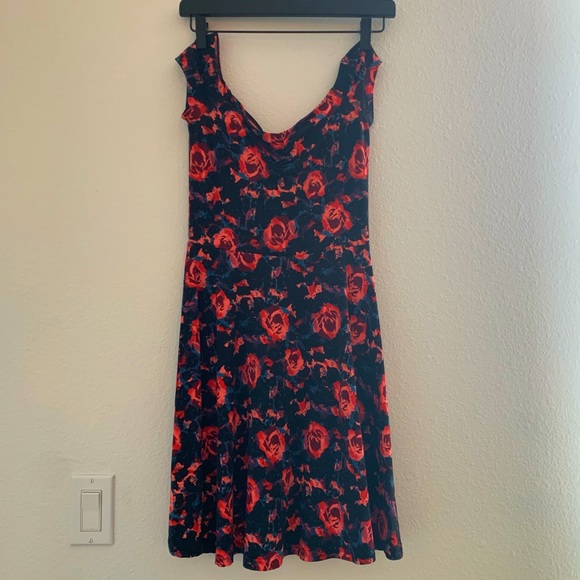 **ONLY WORN ONCE** Black & Floral Skater Dress. - Picture 2 of 3